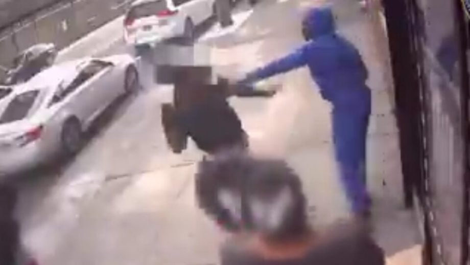 Blatant New York City Attacker Stabs Man in Face, Abdomen Then Flees